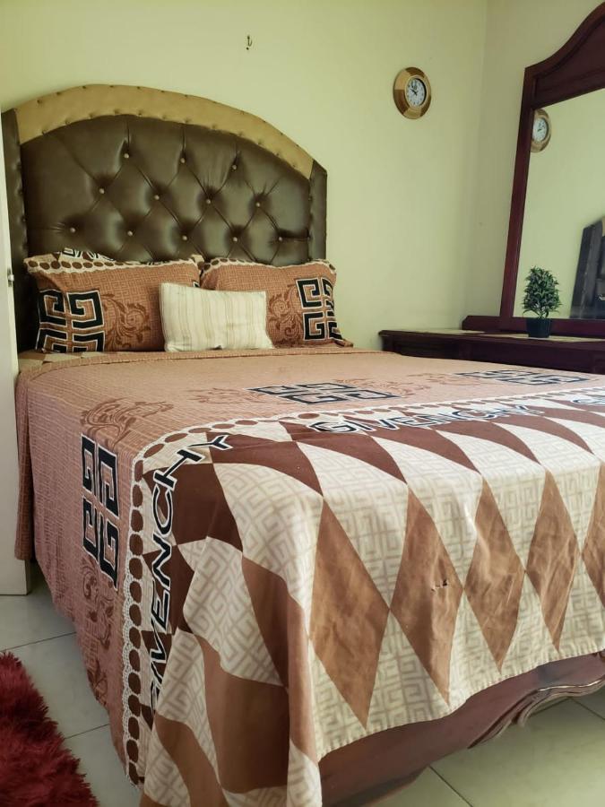 #1 Jacaranda Vacation Home Spanish Town Dış mekan fotoğraf