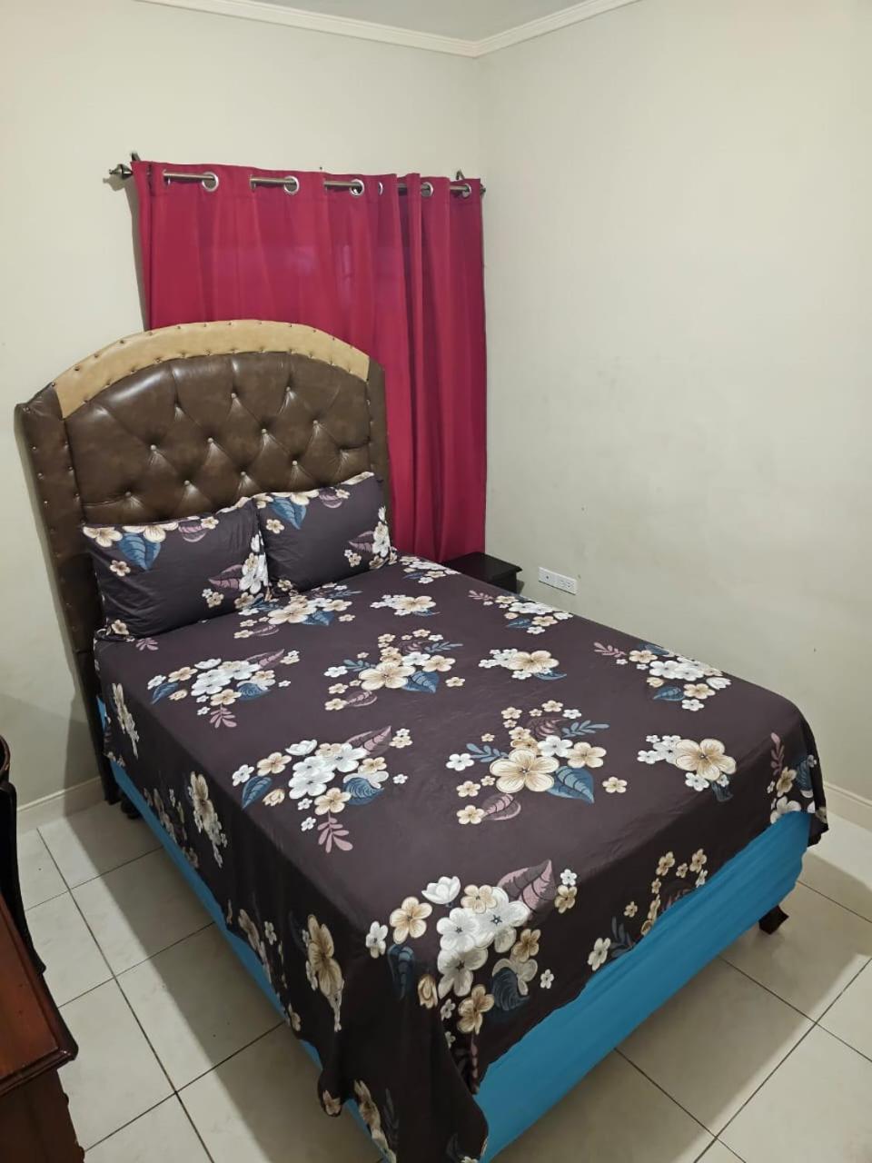 #1 Jacaranda Vacation Home Spanish Town Dış mekan fotoğraf